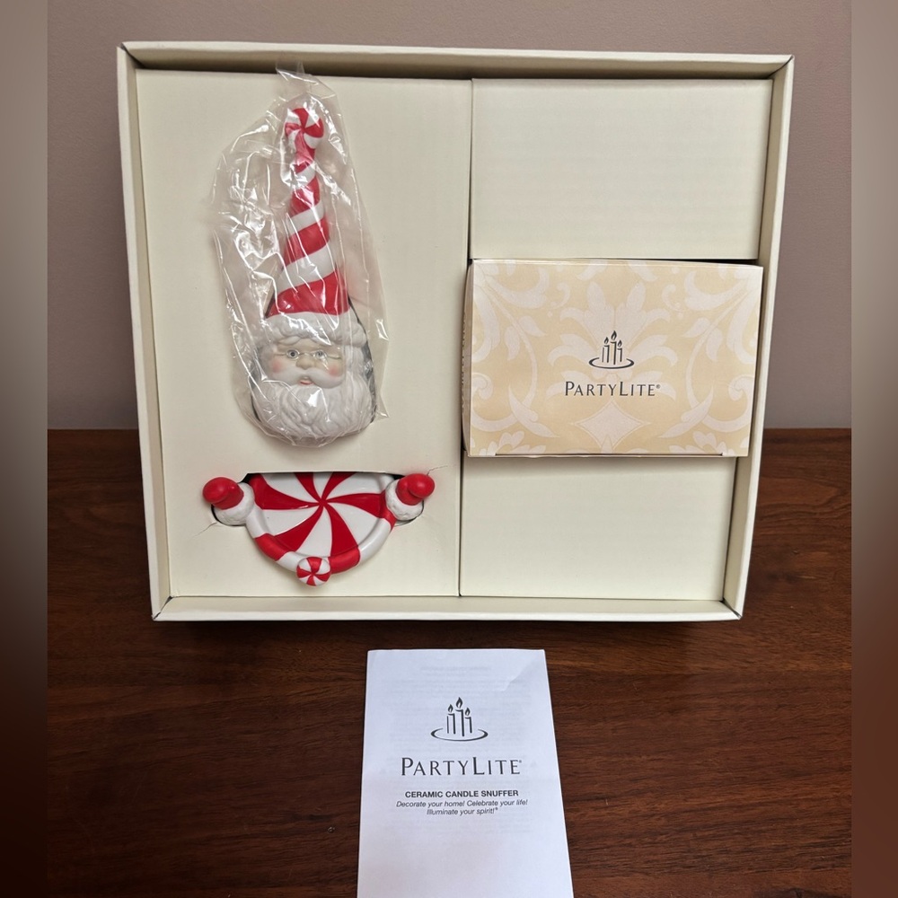 New Partylite Peppermint Swirl Santa Tealight Holder/Snuffer.